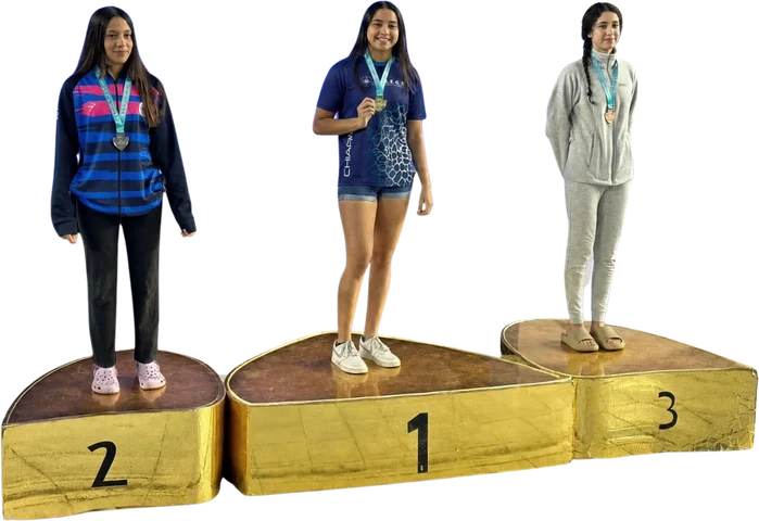 Ariadna Sarmiento en el primer lugar del podio del Nacional Curso Largo